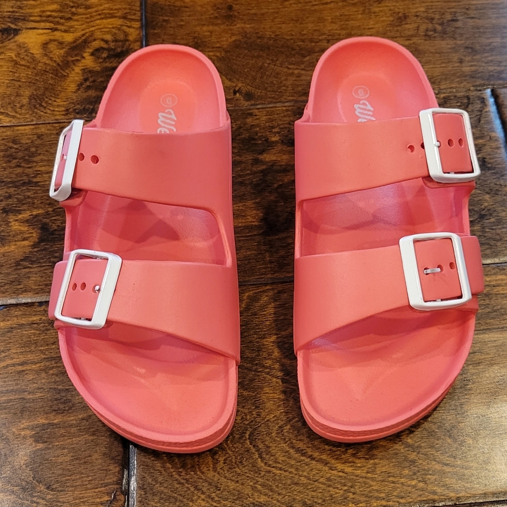 NWOT Weeboo Buckle Slides Coral Size 6